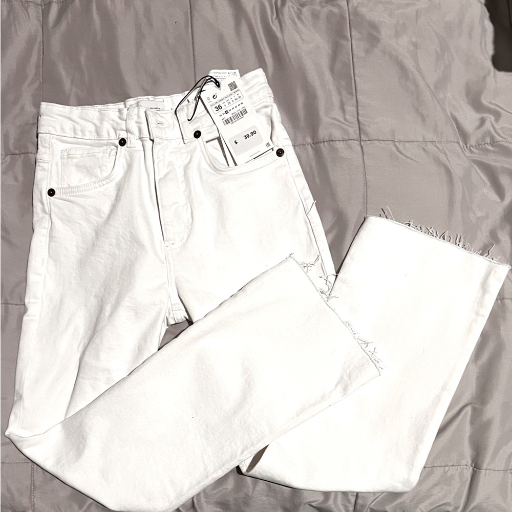NWT Zara Crop Flate white jeans.